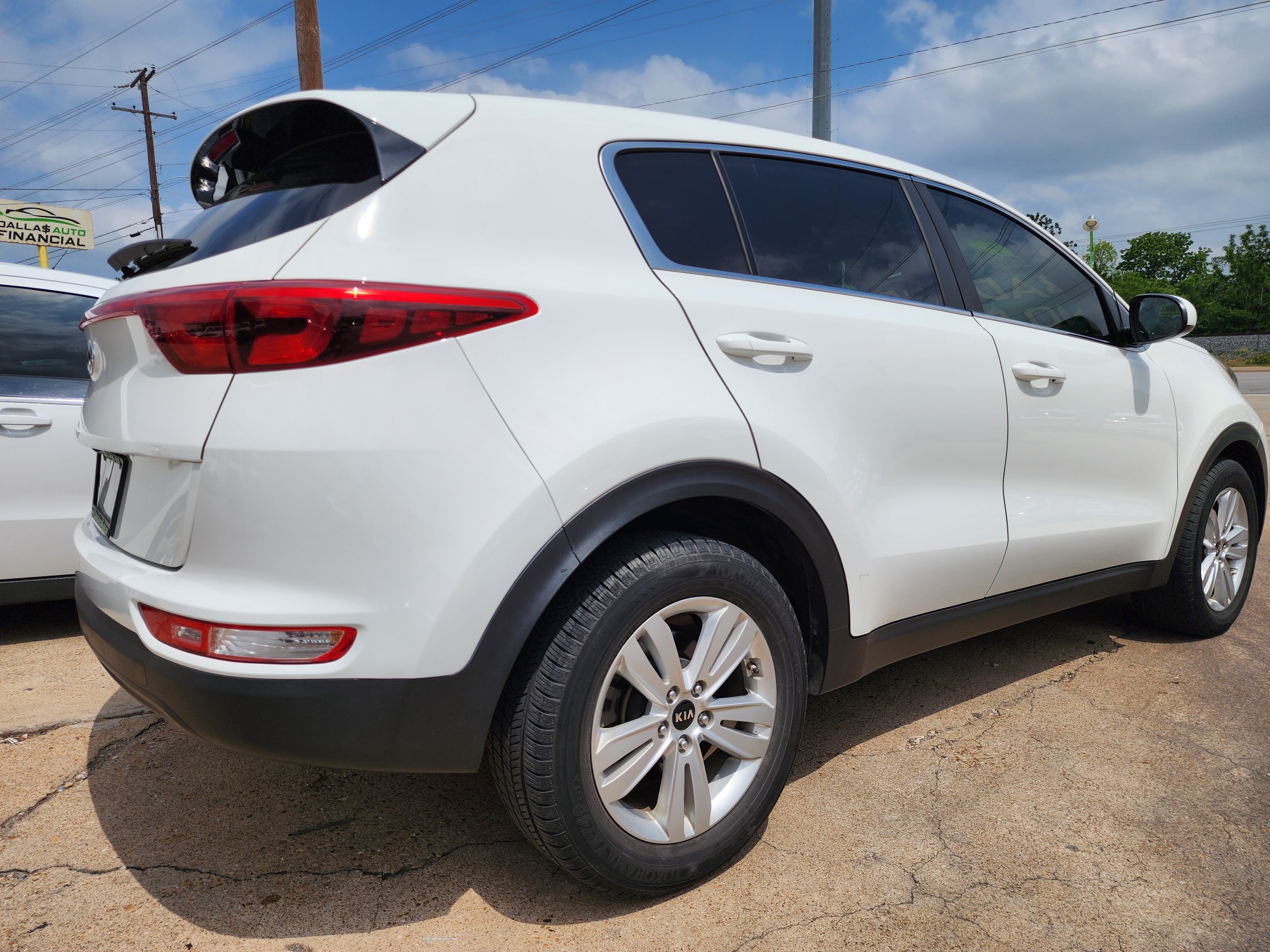 2017 WHITE Kia Sportage LX (KNDPM3AC2H7) with an 2.4L V6 DOHC 24V engine, 6A transmission, located at 2660 S.Garland Avenue, Garland, TX, 75041, (469) 298-3118, 32.885551, -96.655602 - Welcome to DallasAutos4Less, one of the Premier BUY HERE PAY HERE Dealers in the North Dallas Area. We specialize in financing to people with NO CREDIT or BAD CREDIT. We need proof of income, proof of residence, and a ID. Come buy your new car from us today!! This is a SUPER CLEAN 2017 KIA SPORTA - Photo #3